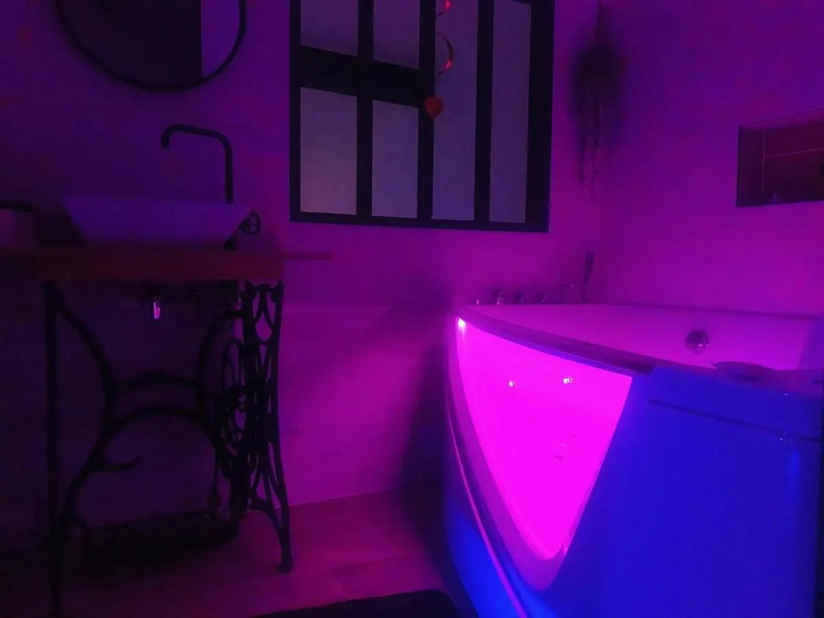 Holiday home Love Room Loft Spa Logement Entier Balneo Exterieur Ambronay